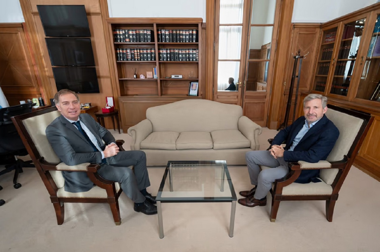 Santilli recibió a Frigerio en Casa Rosada