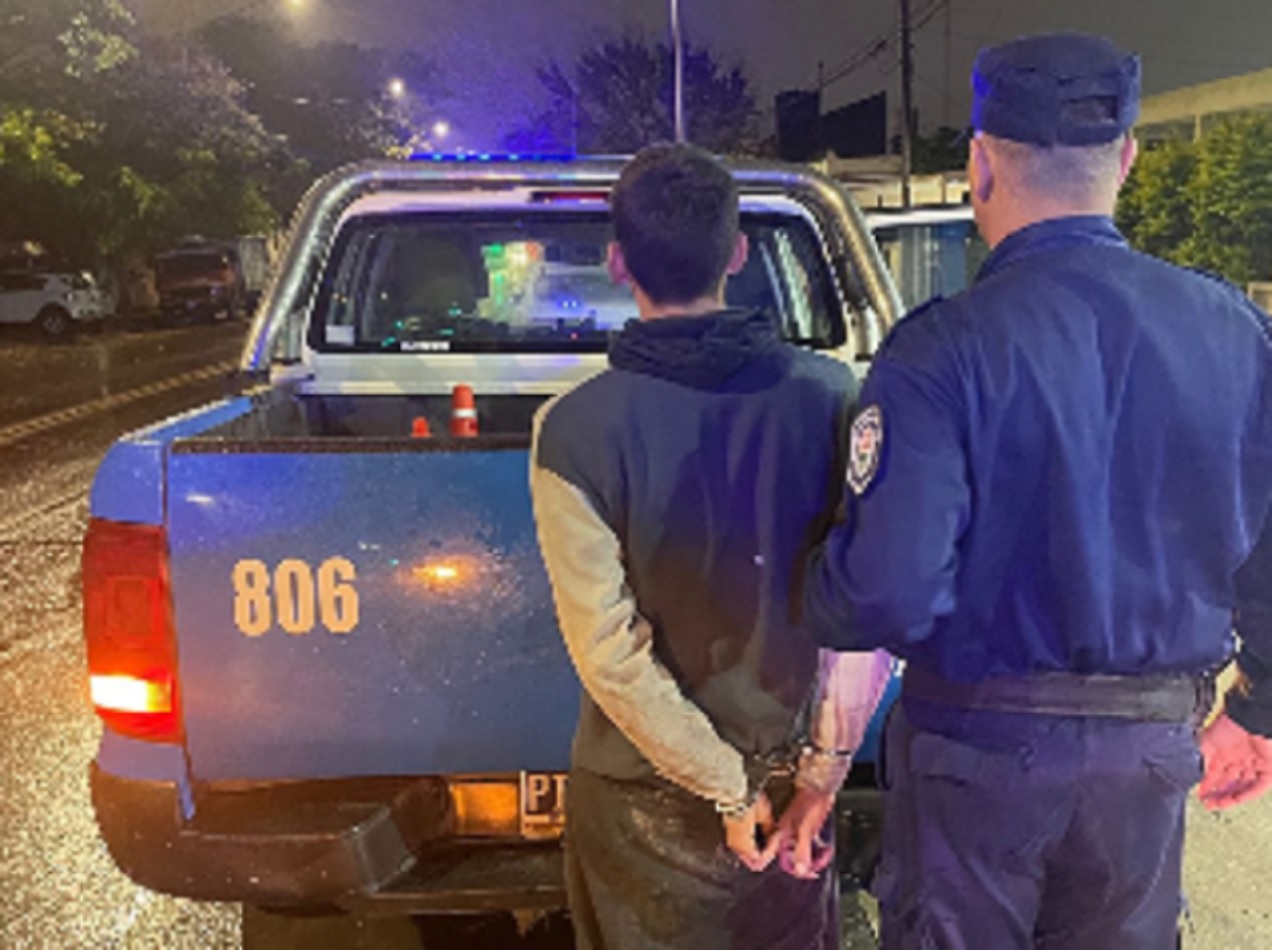 Vecinos persiguieron a hombre que robó hidrolavadora. Luego fue detenido por la policía