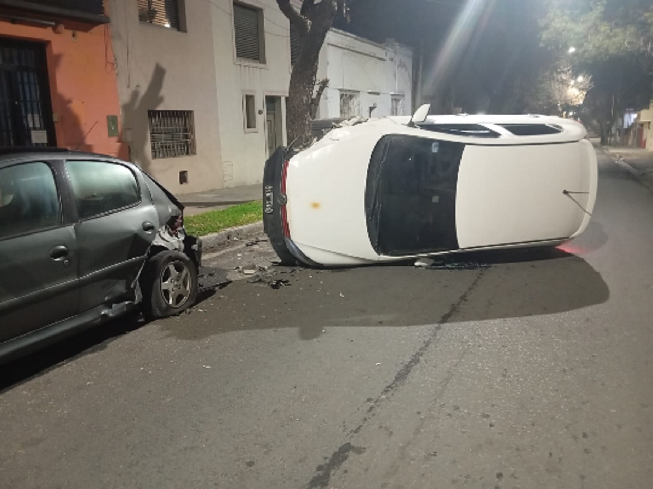Evitó atropellar a un perro y chocó con otro vehículo