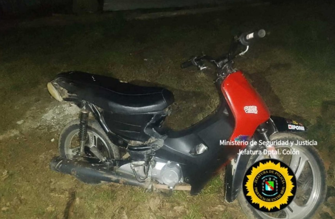 Investigan hecho en el que adolescente resultó gravemente herido. Allanaron una vivienda y secuestraron una moto