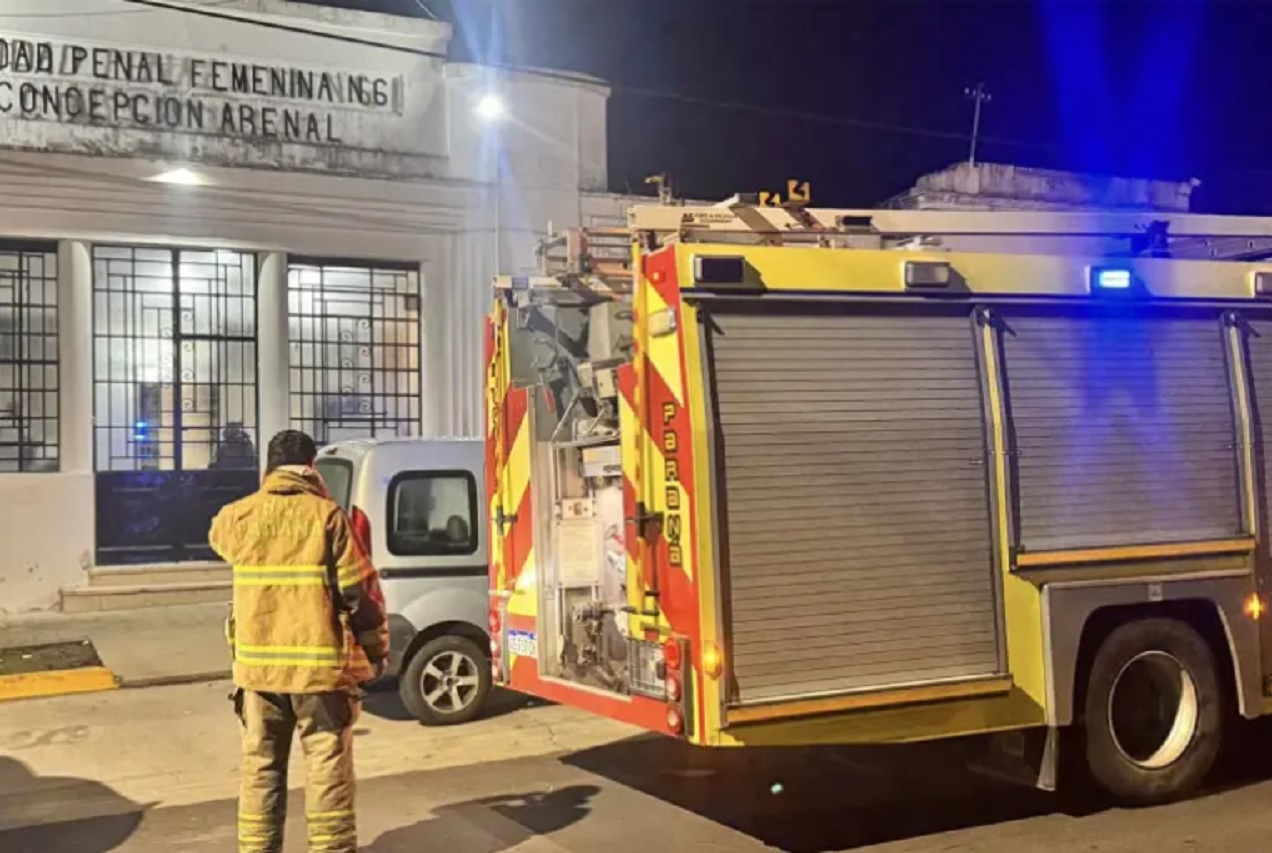 Cortocircuito en un freezer provocó un incendio en la cárcel de mujeres