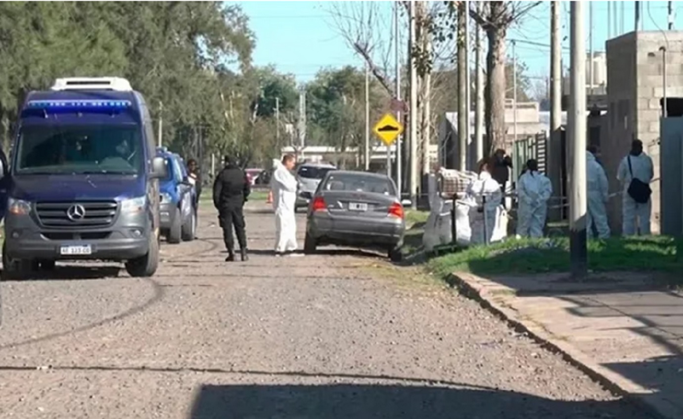 Un padre y sus dos hijos fueron hallados muertos en su casa