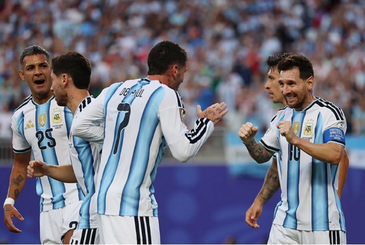 Argentina le ganó 3 a 0 a Argelia con un triplete de Messi