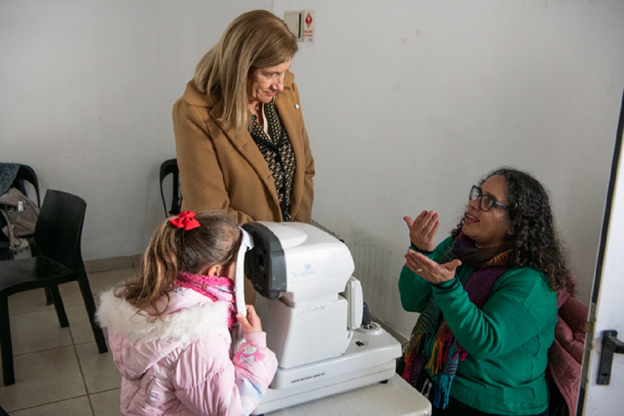Chicos y adolescentes de Paraná recibieron anteojos