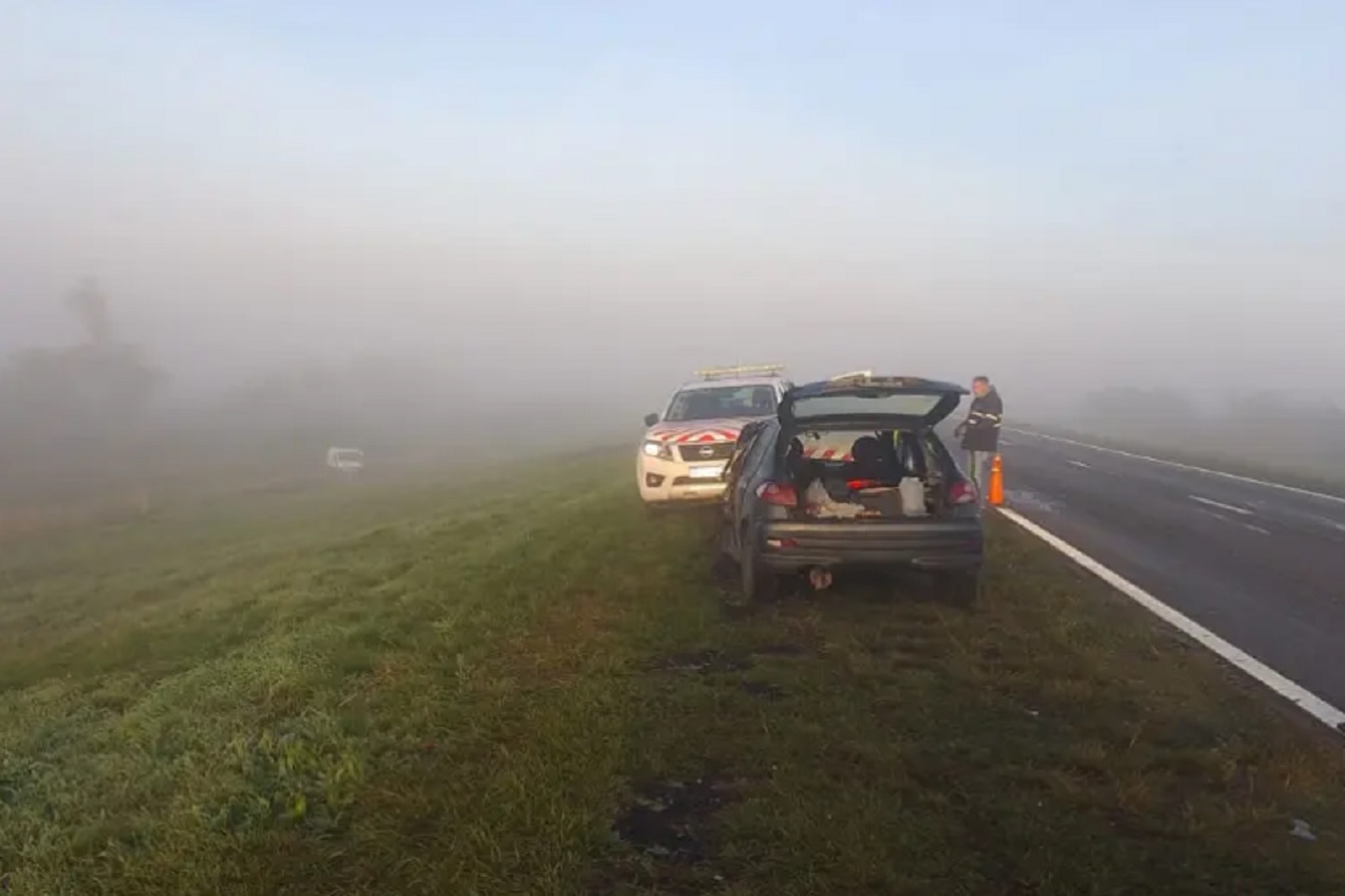 Accidente en el puente Victoria-Rosario: dos vehículos chocaron de frente