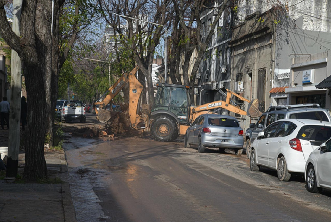 La Municipalidad solicita circular con precaución por trabajos de reparación en calle Santiago del Estero