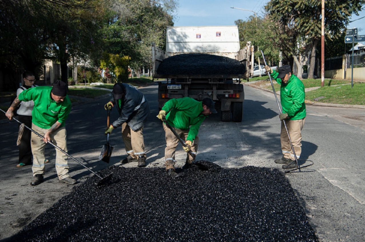Plan Calle a calle: la Municipalidad intervino con mejoras viales en barrio Santa Lucía