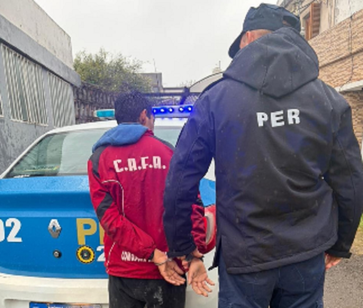 Vecino demoró a un delincuente hasta que llegó la policía