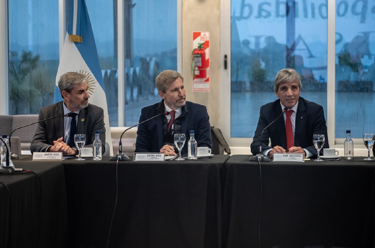 Frigerio recibió a Caputo en Paraná y afirmó: