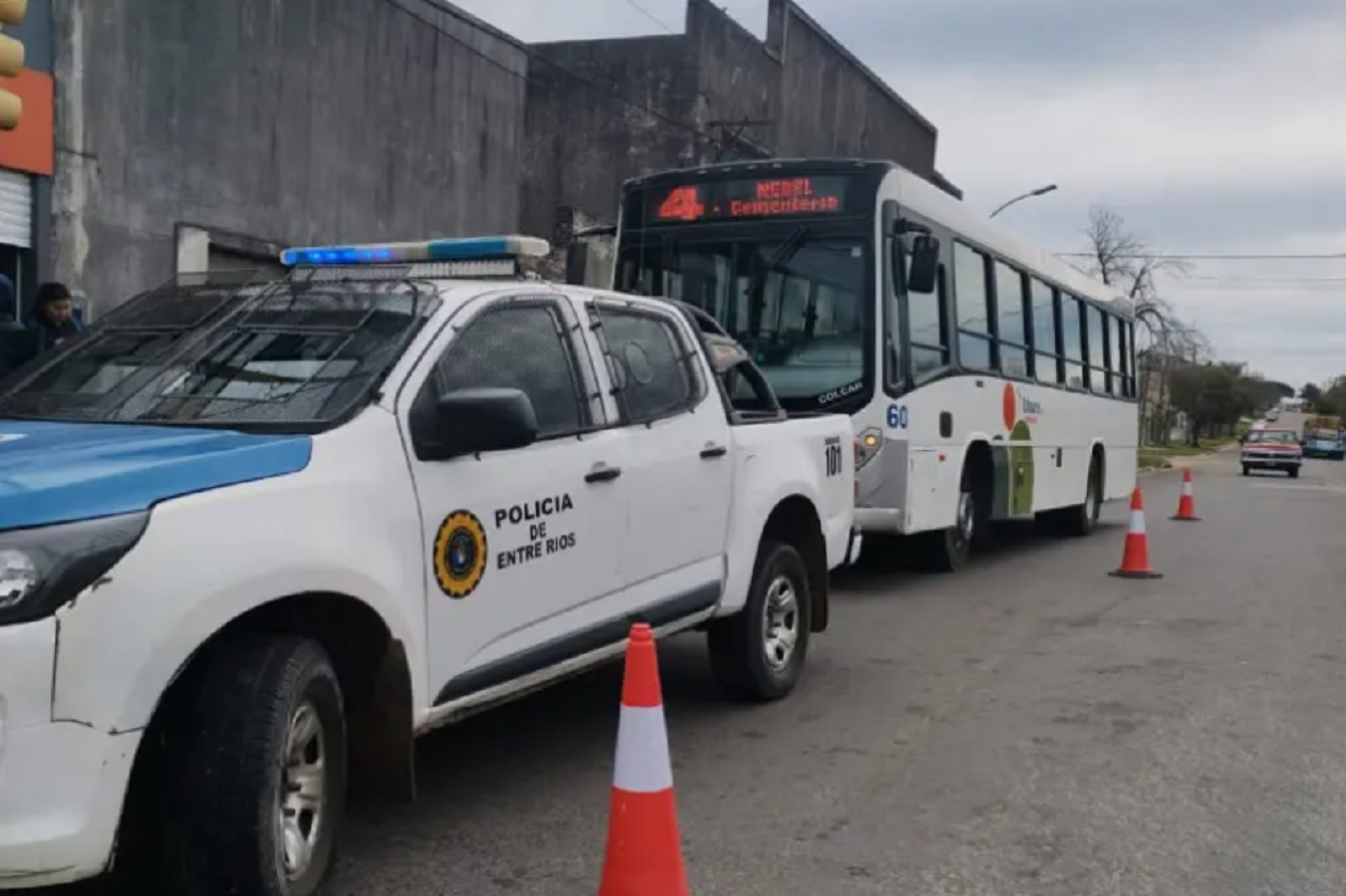 Hombre fue detenido por exhibiciones obscenas en un colectivo