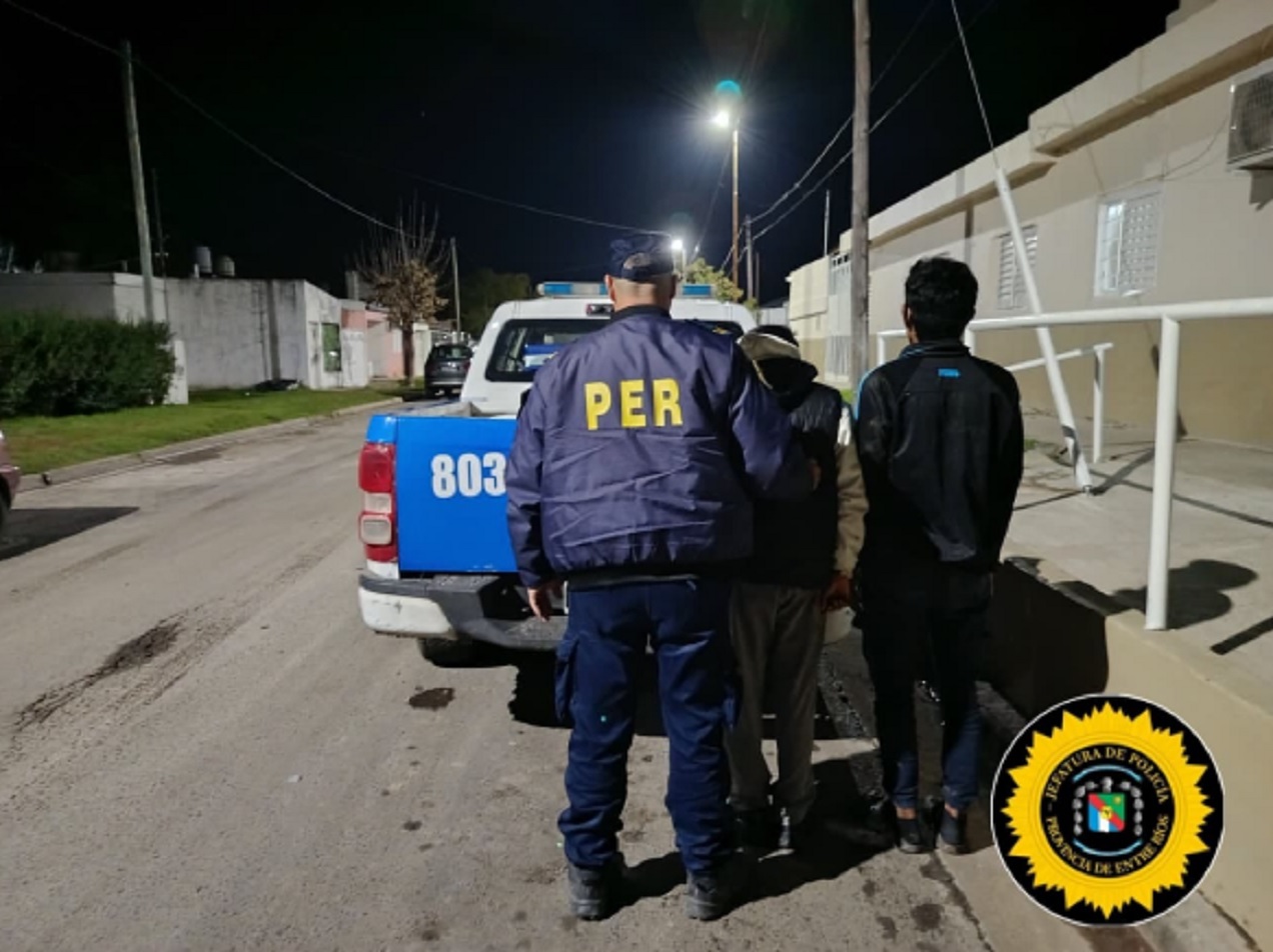 Grupo de jóvenes ingresó a robar en un quinta, abordaron a una mujer y le quitaron dos celulares