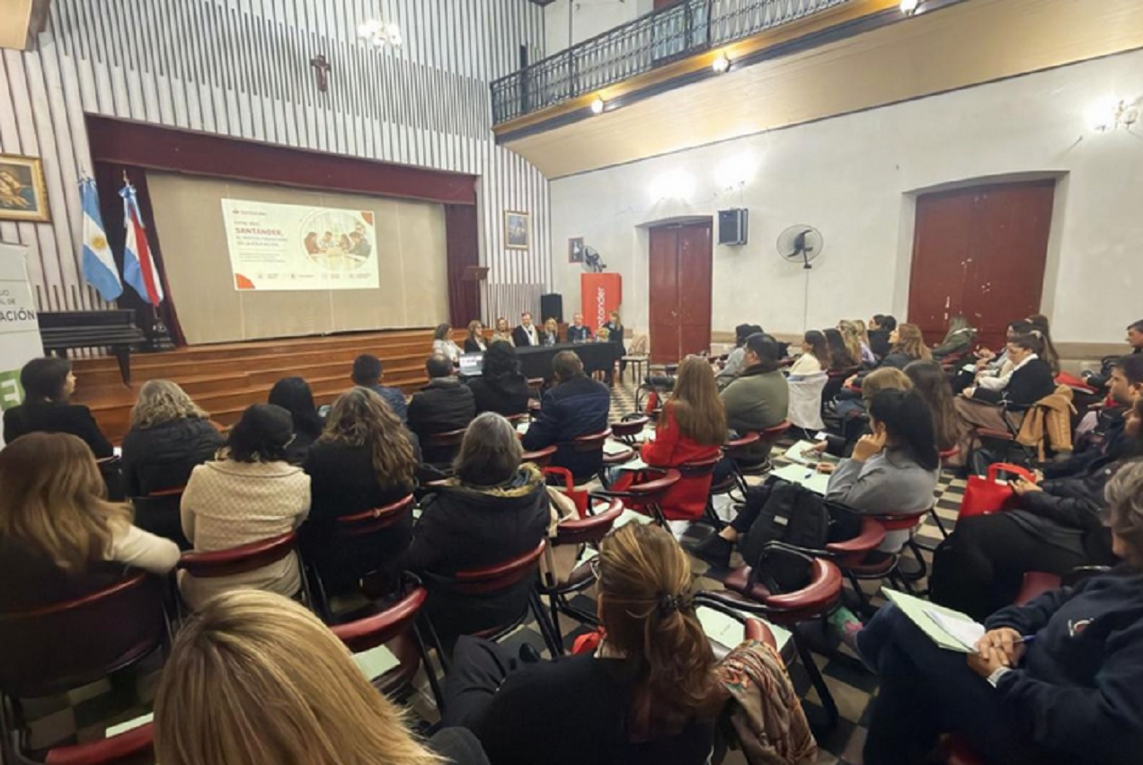 Cien directivos cursarán una formación universitaria becada a partir de una alianza estratégica