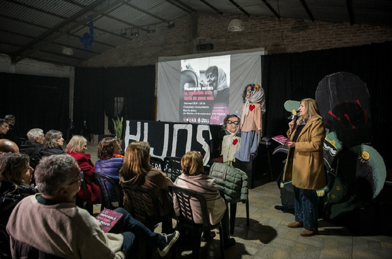 La Municipalidad acompañó la presentación del libro que recorre los 30 años de HIJOS