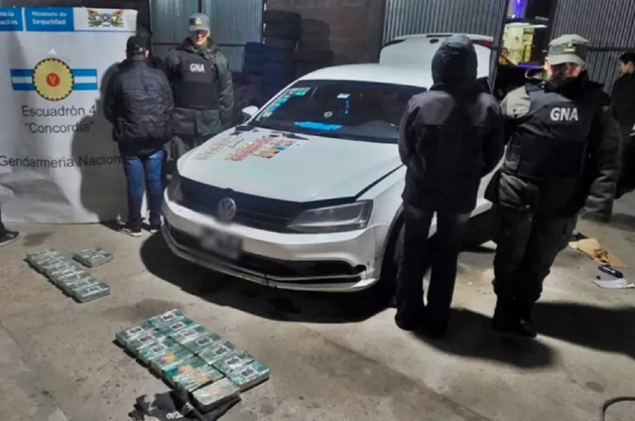 Ruta 14: Secuestraron 24 kilos de cocaína ocultos en un auto y detuvieron a tres personas
