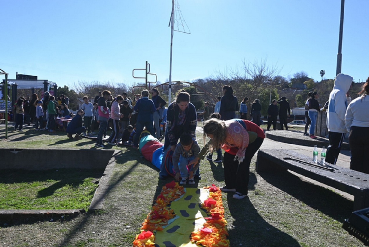 Con una jornada comunitaria en Anacleto Medina, finalizó la campaña solidaria de abrigo