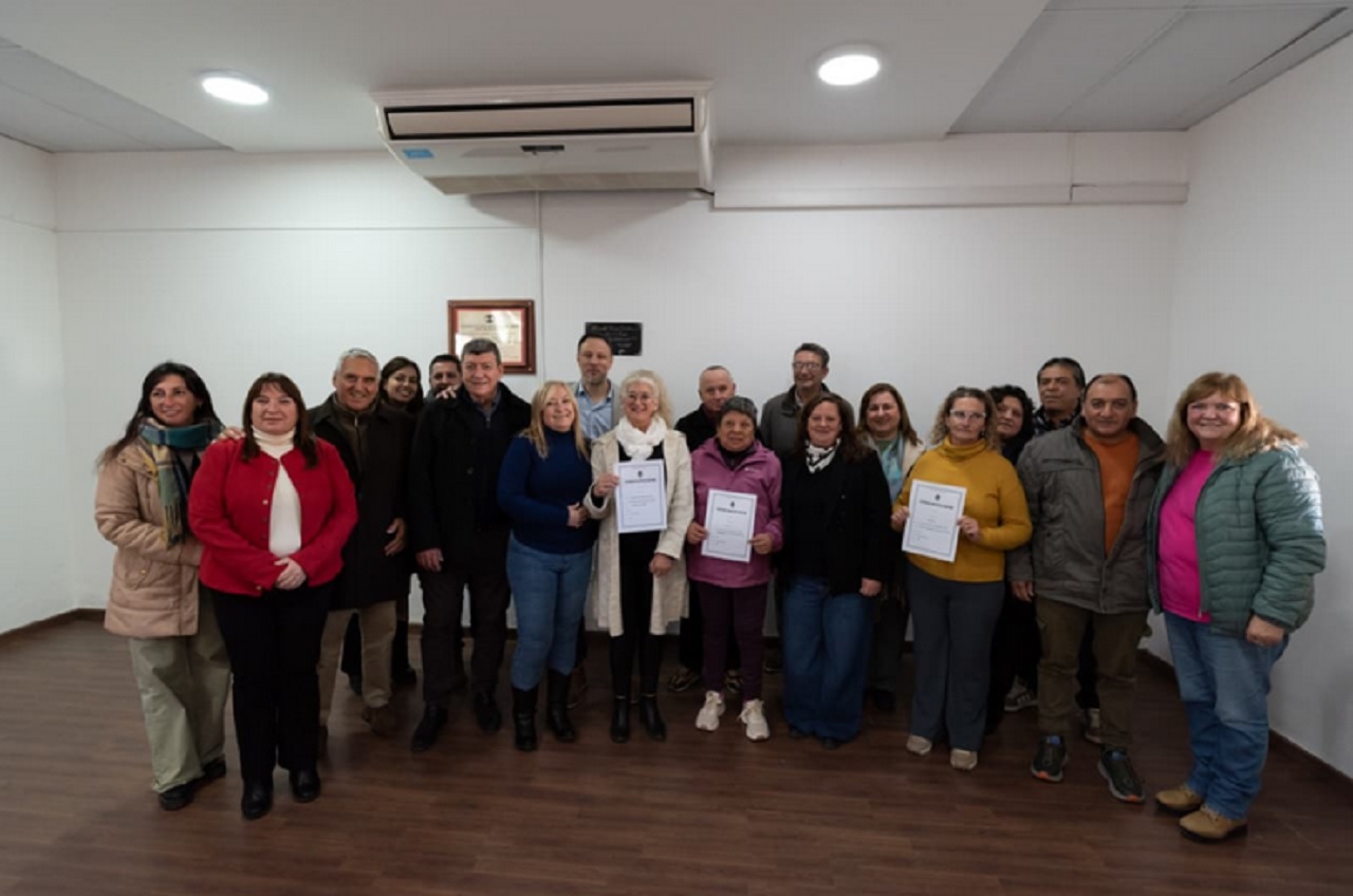Se firmaron escrituras de viviendas para Diamante y Ramírez
