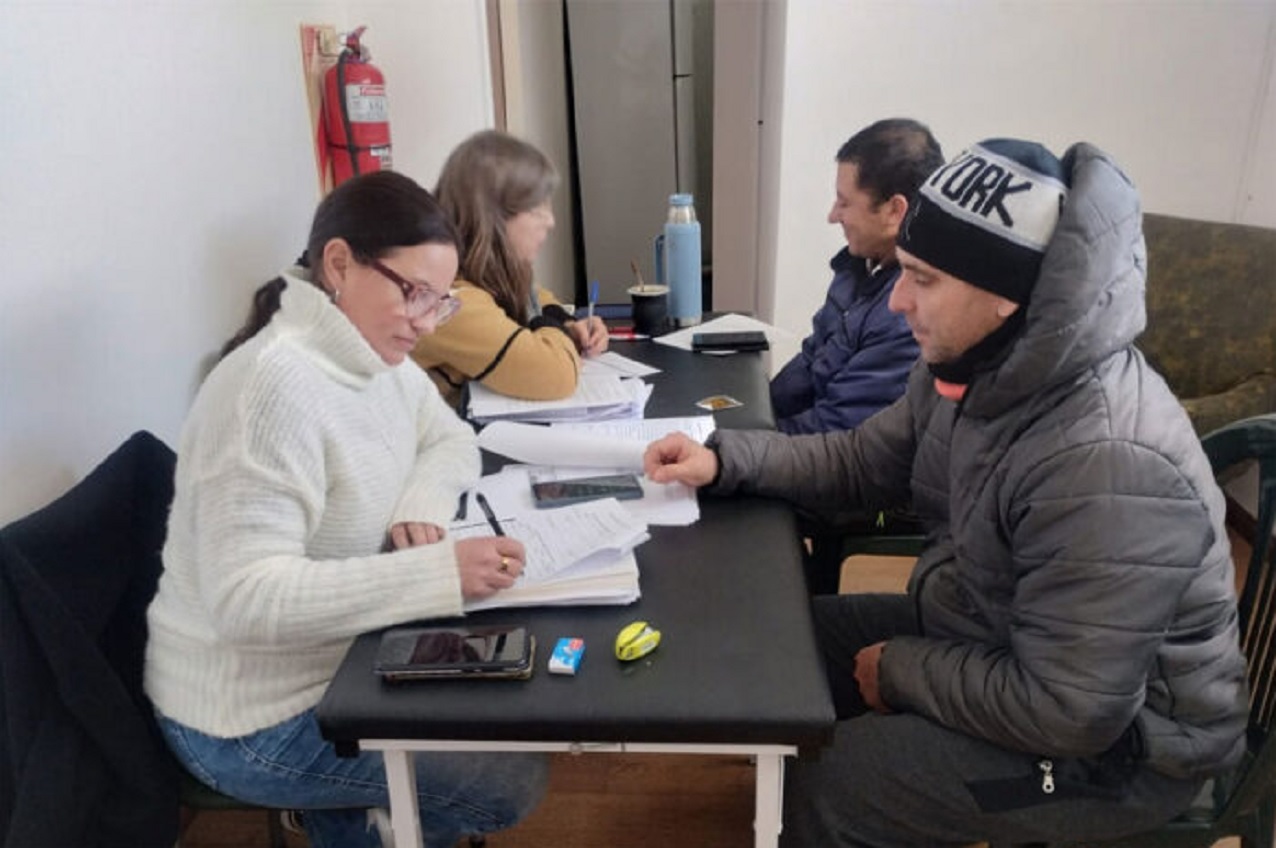 El Gobierno provincial acompaña a trabajadores de Granja Tres Arroyos y sus familias