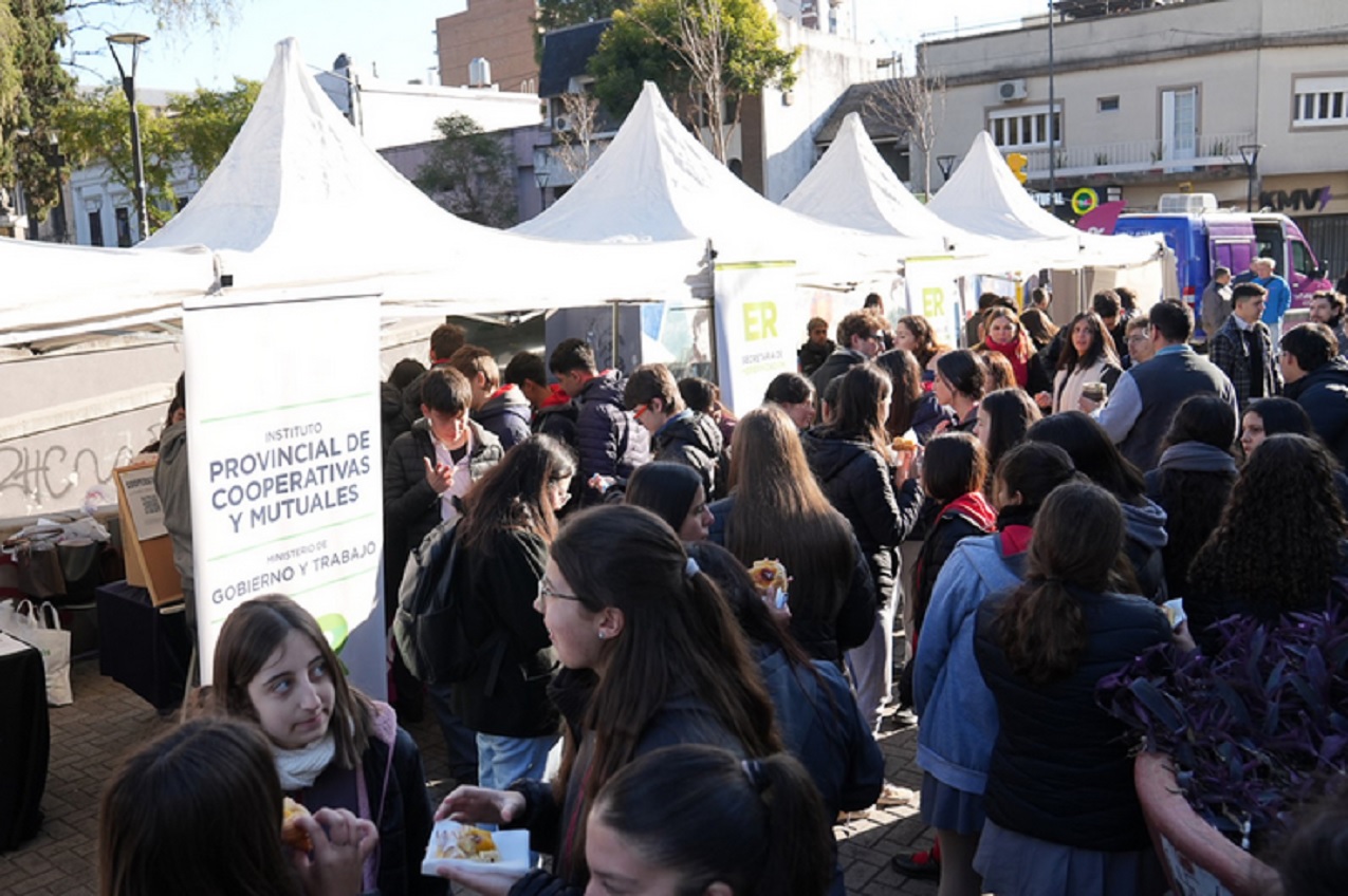 El gobierno provincial desplegó en Paraná una jornada integral de servicios para la ciudadanía