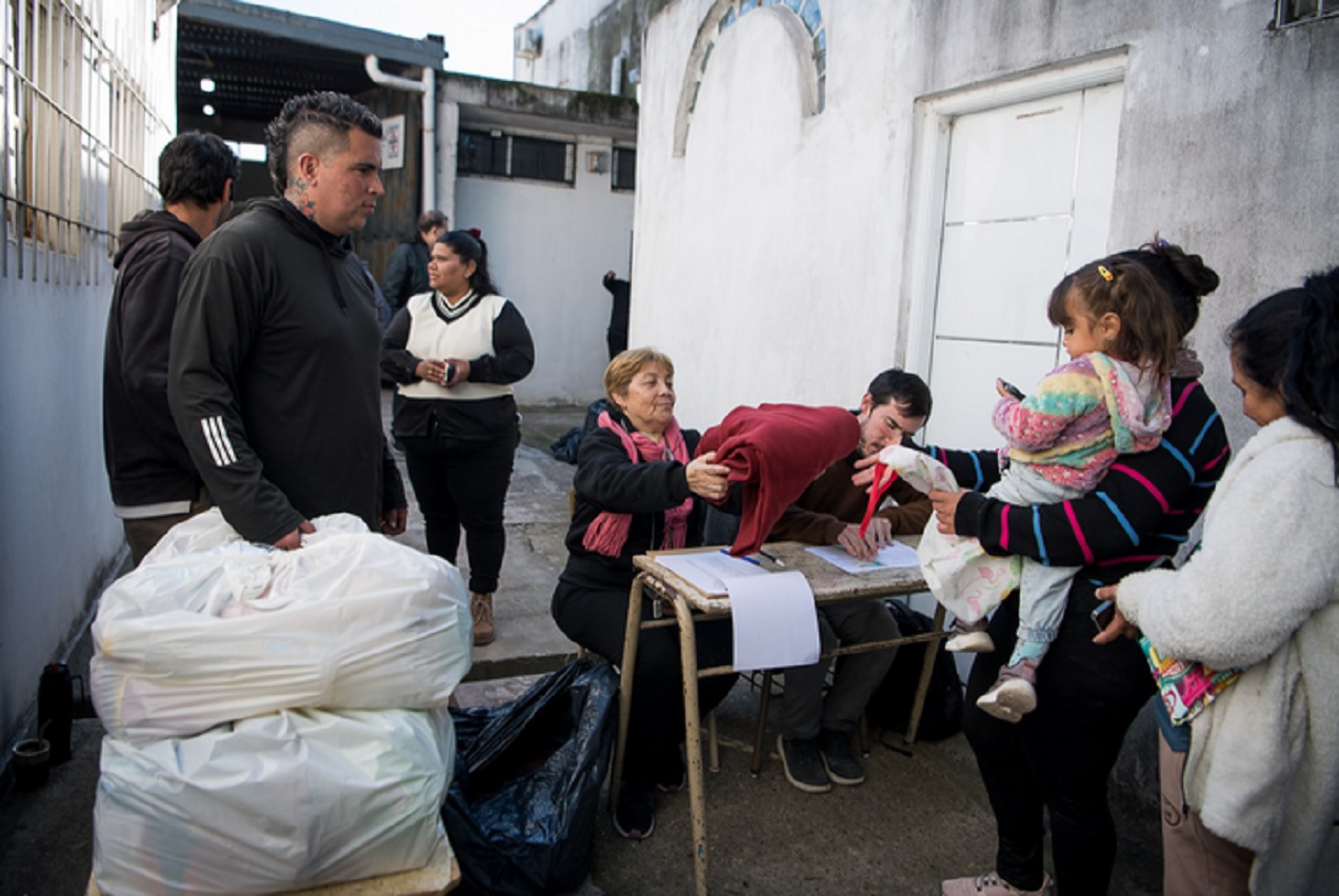 El Municipio entregó módulos alimentarios y frazadas a familias junto a la Parroquia Nuestra Señora de Guadalupe