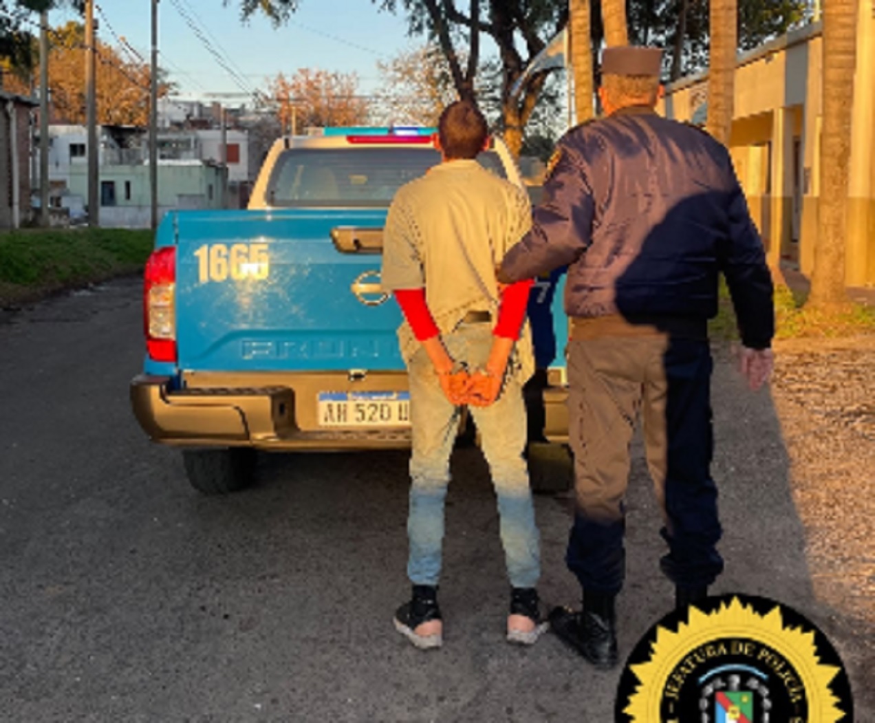 Ingresó a una vivienda y al notar la presencia policial se dio a la fuga