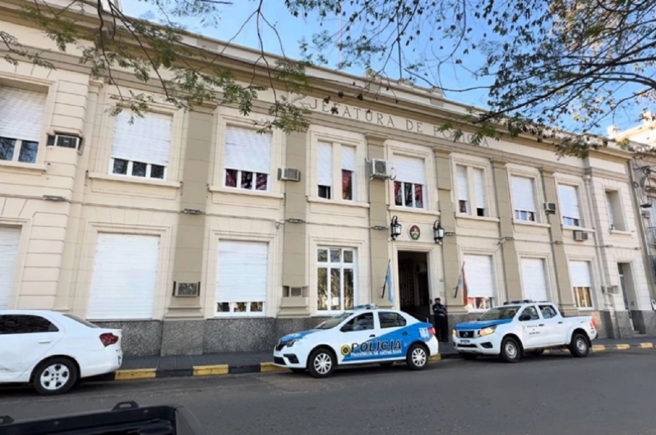 Encontraron sin vida a una joven y detuvieron a su pareja