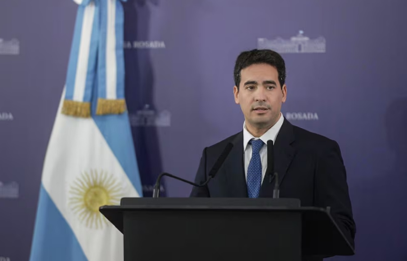 El nuevo vocero de Milei ya tuvo que disculparse después de su primera conferencia
