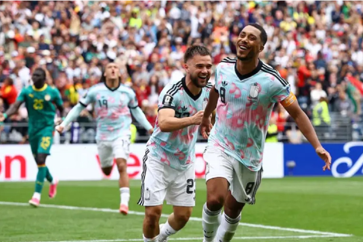 Bélgica remontó y eliminó a Senegal
