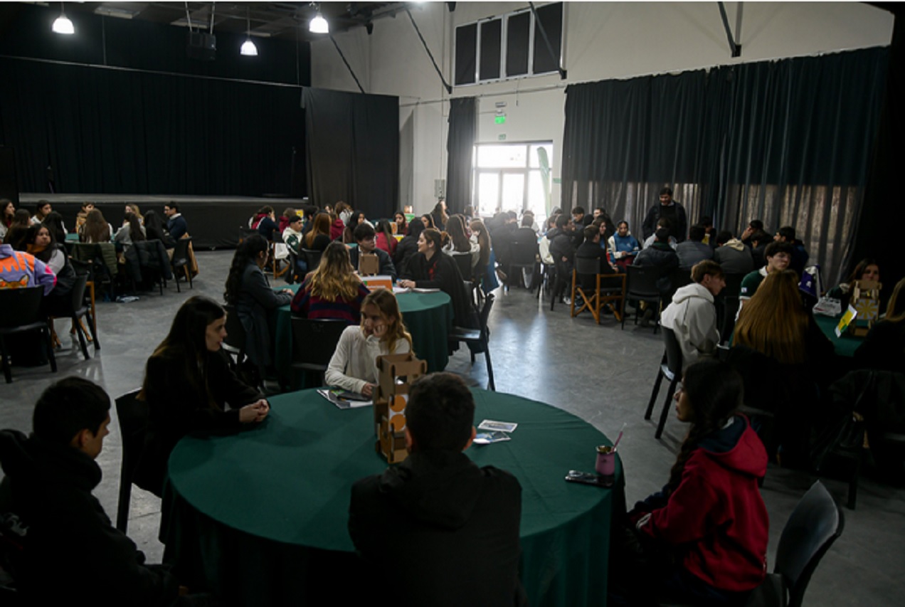 Feria Construir Futuro: Más de 2.000 estudiantes conocieron las propuestas académicas de Paraná
