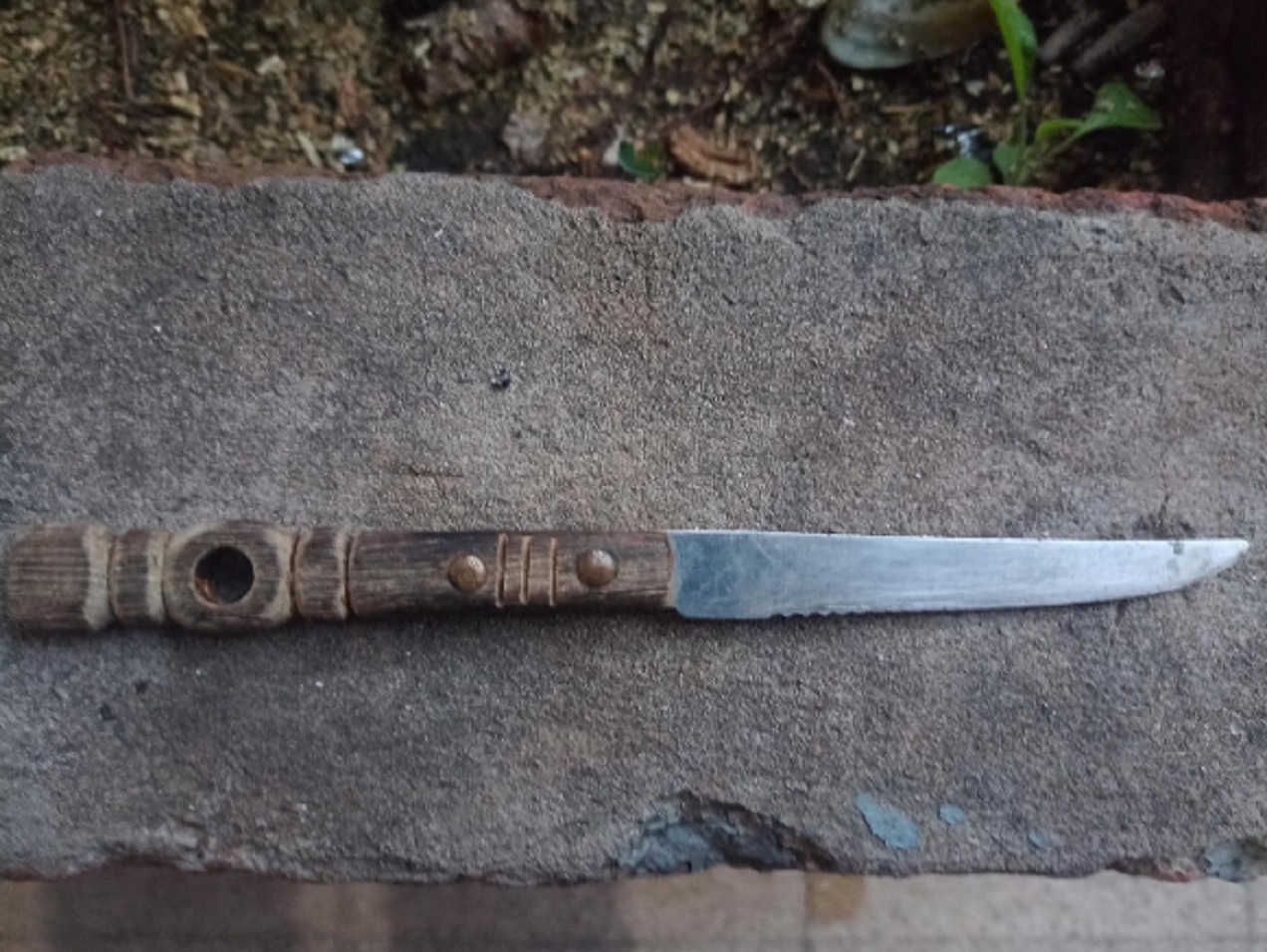 Lo quisieron identificar, se negó y amenazó a policías con un cuchillo
