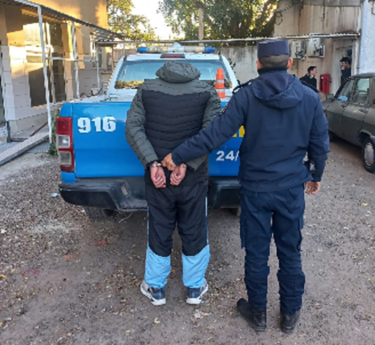 Pelea entre hombres. Un lesionado con un arma blanca y un detenido