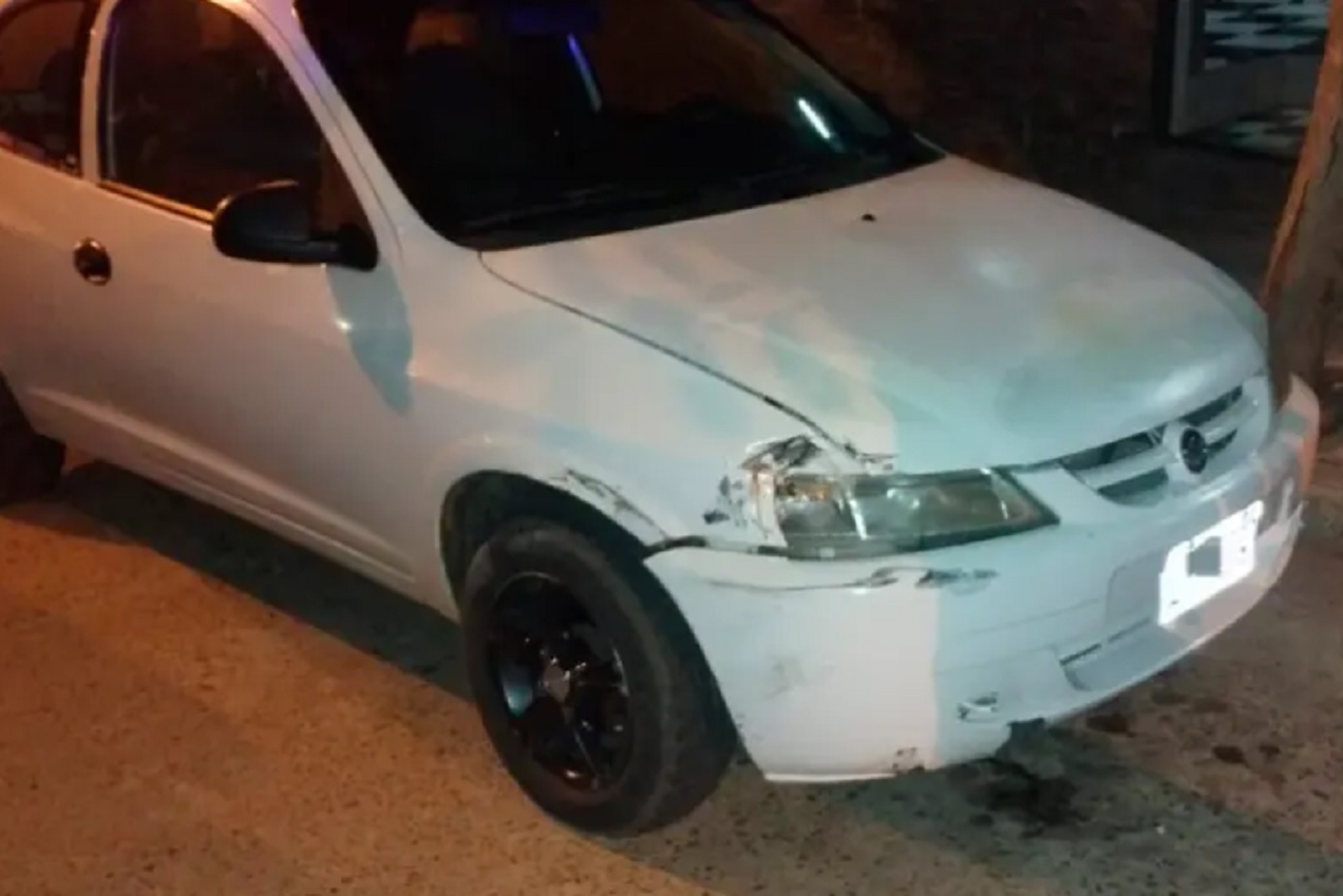 Conductor alcoholizado chocó un auto estacionado y le retuvieron la camioneta