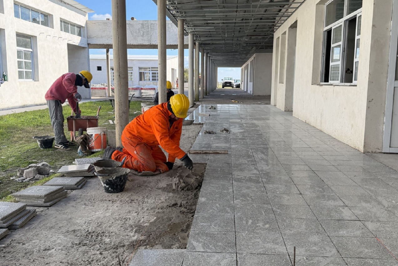 Comenzó la etapa final de obra del nuevo edificio de la escuela técnica de Larroque