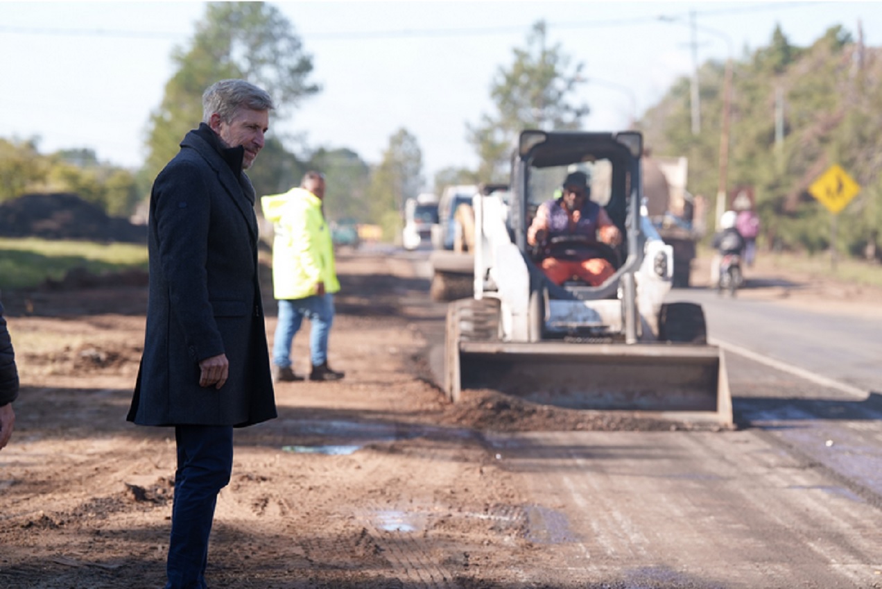 El gobernador recorrió las obras que se realizan en las rutas provinciales 4 y 22