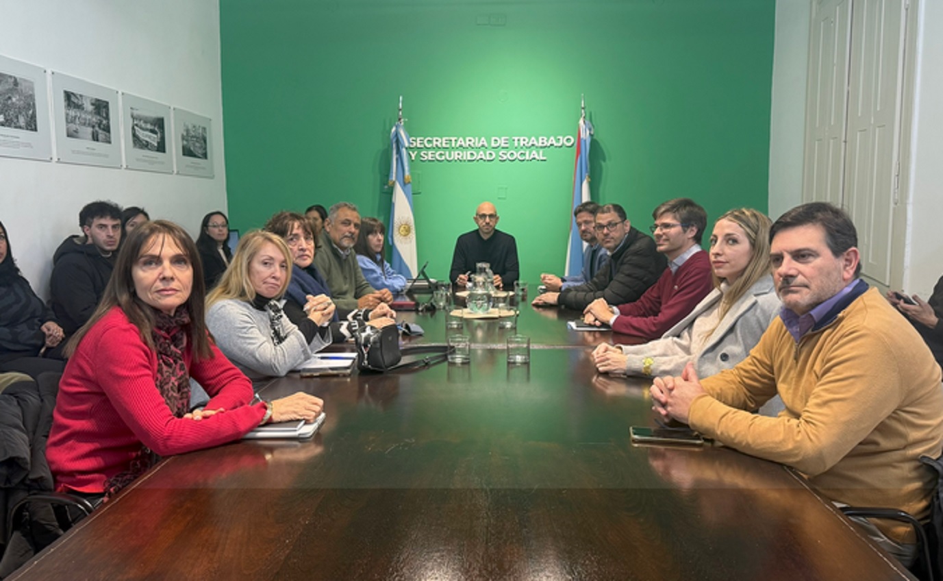 El gobierno presentó una propuesta salarial a los gremios estatales y la paritaria pasó a cuarto intermedio