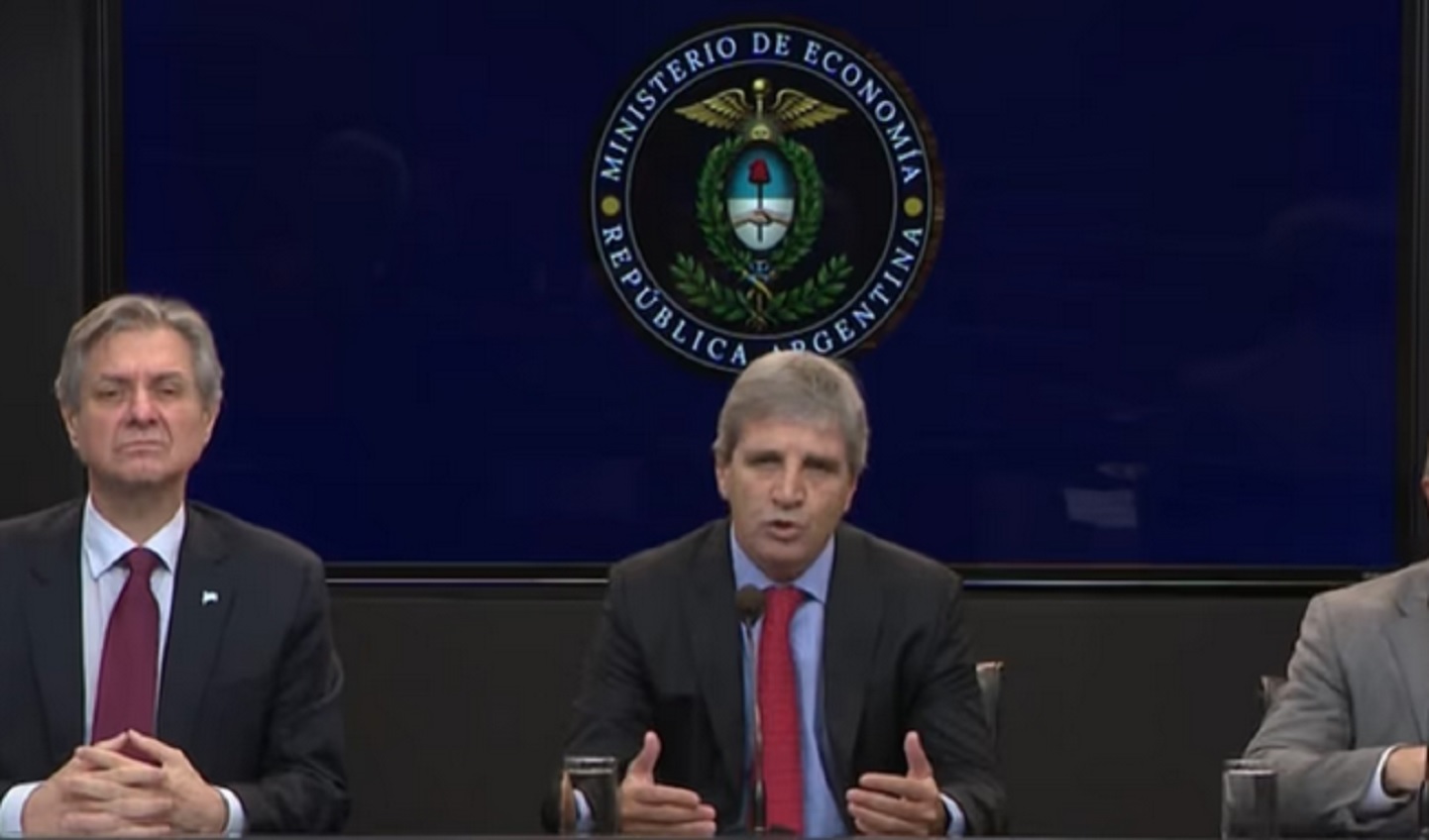 Caputo anunció el programa financiero de 2027: