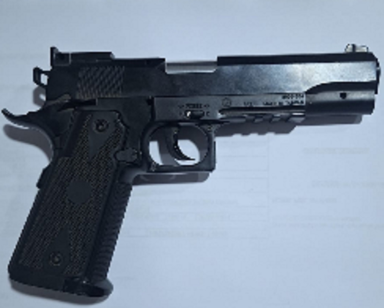 Diferencias entre vecinos. Secuestraron una réplica de pistola