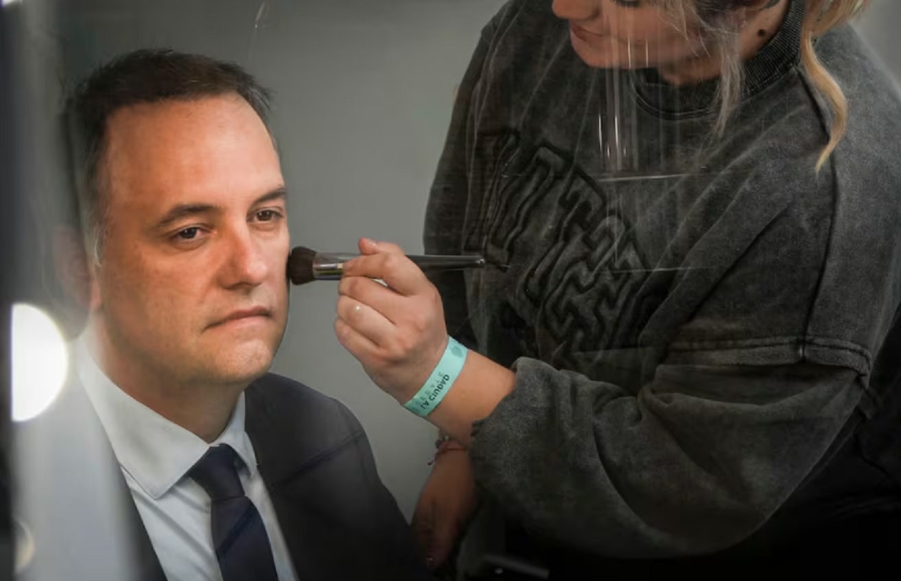 Adorni no pierde los privilegios de casta: el Gobierno mantiene su custodia oficial