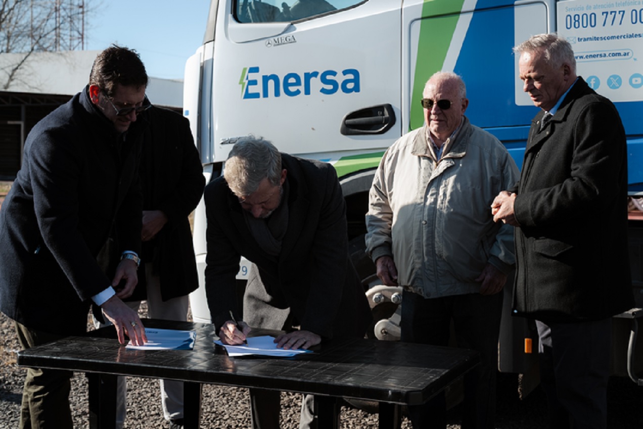 Con una inversión de 25.000 millones de pesos, Frigerio firmó en Viale el acta inicio para la repotenciación eléctrica de la regió