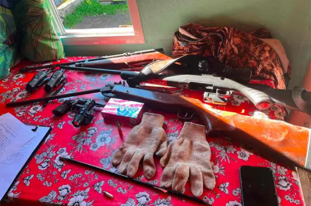 Secuestraron gran cantidad de armas y restos de tres virachos