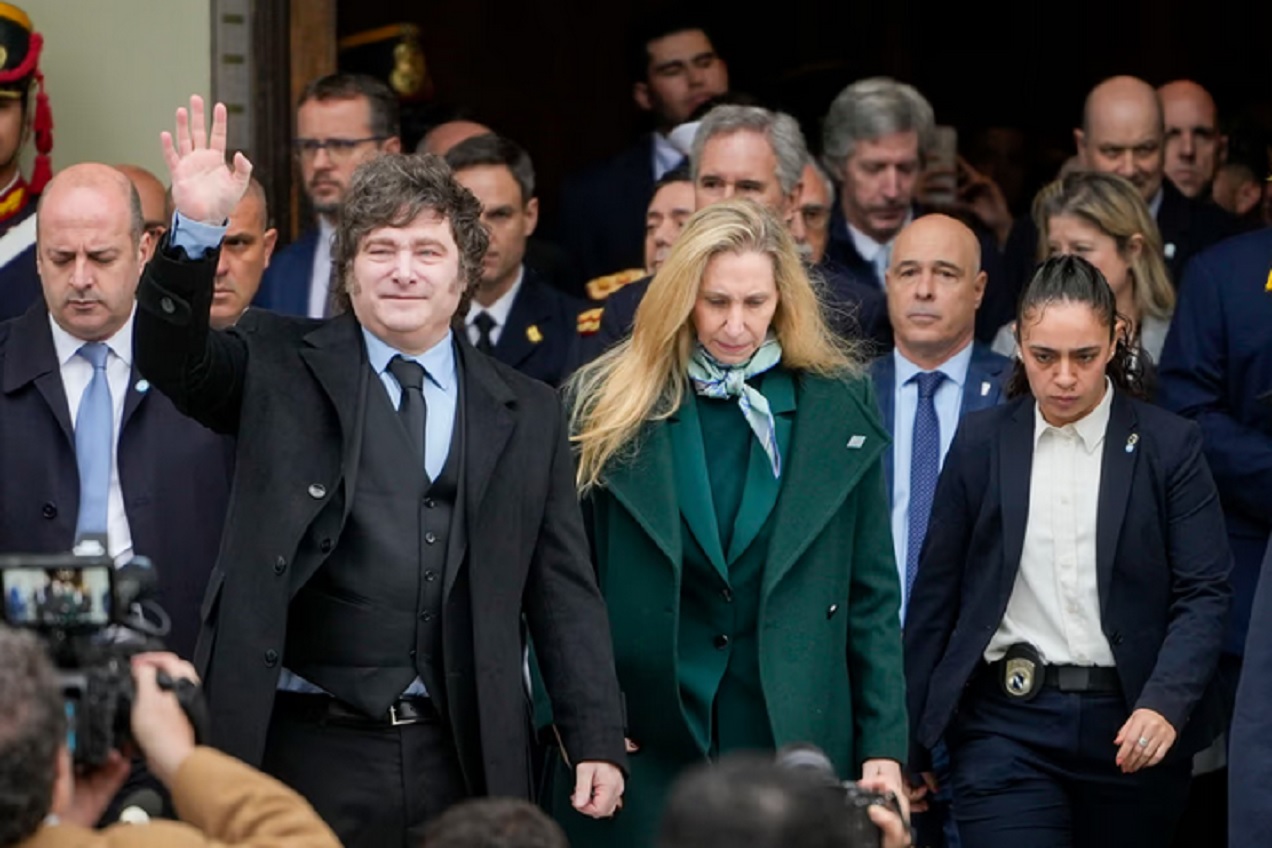 Javier Milei encabezó una nueva reunión de equipo, la primera con Santilli como jefe de Gabinete