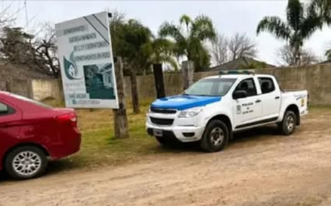 Una joven policía fue encontrada con una grave herida de arma de fuego