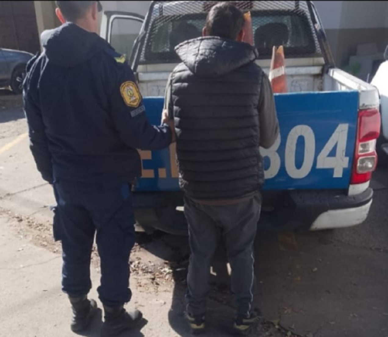 Pelea entre dos hombres en la vía pública