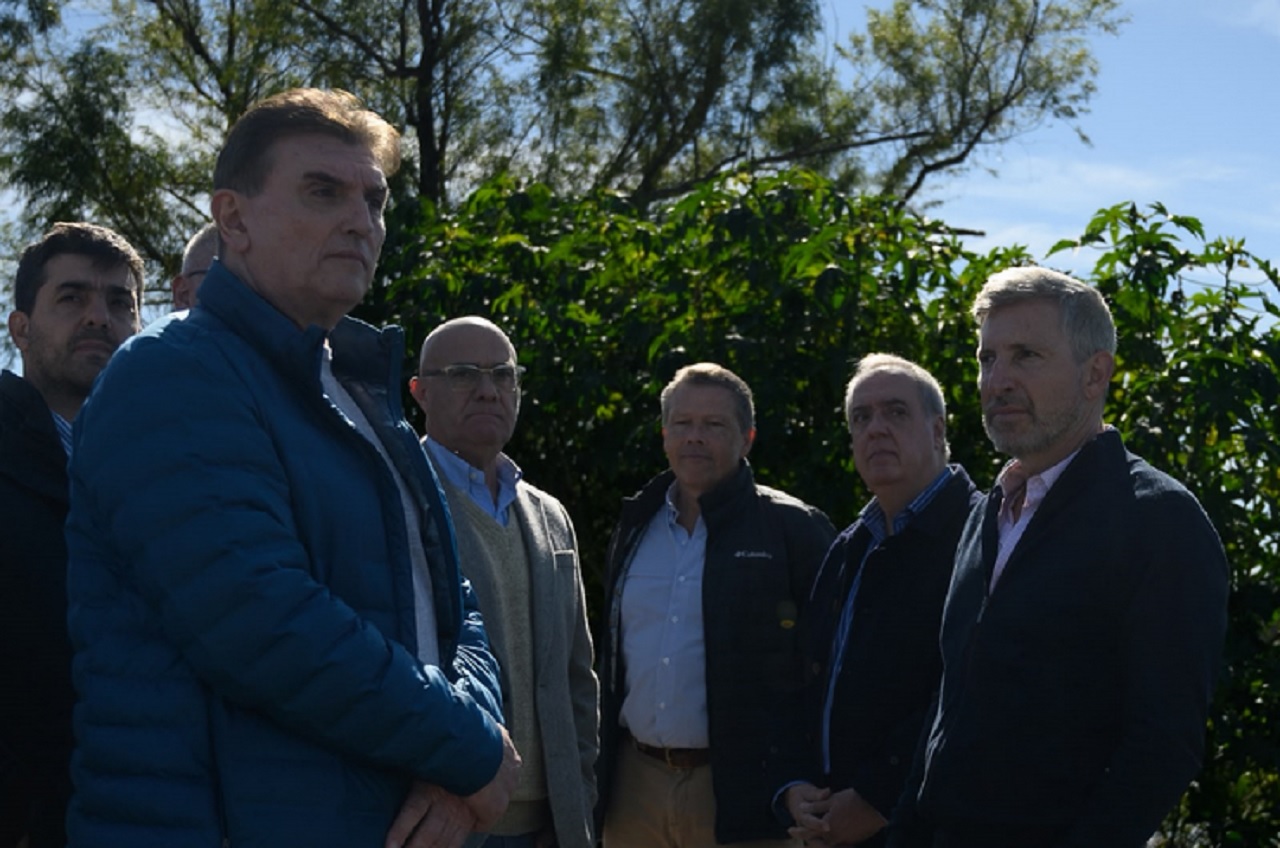 El gobernador dio inicio a obras en el arroyo Cabayú Cuatiá y entregó equipamiento hidráulico