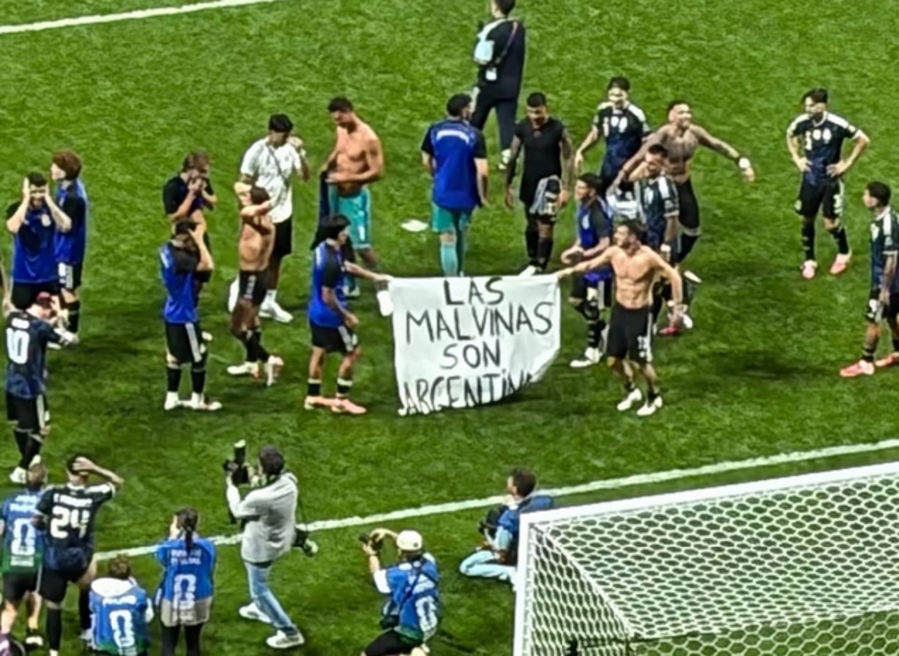 Reino Unido pide a la FIFA investigar a Argentina por la bandera de las Islas Malvinas