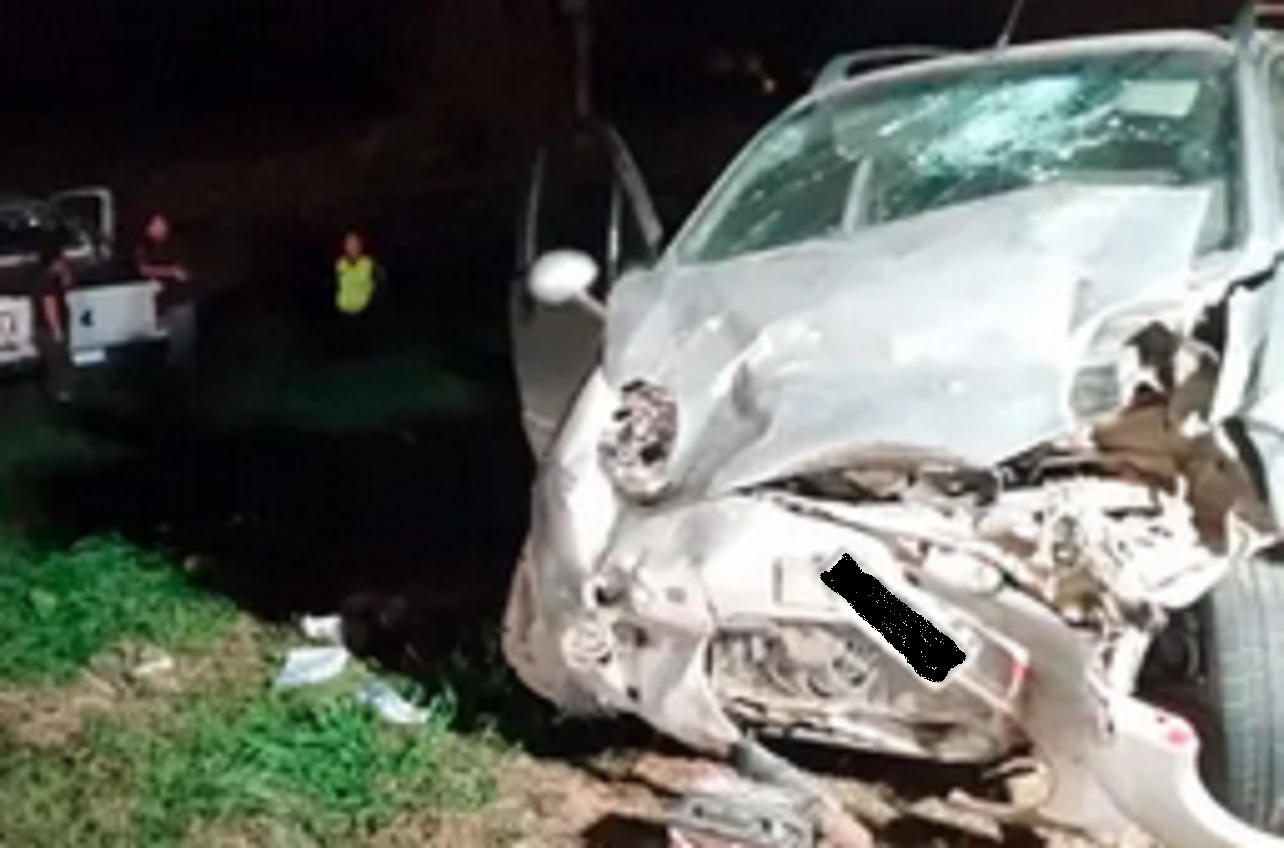 Ruta 12: dos jóvenes fueron hospitalizados tras un choque entre camioneta y auto