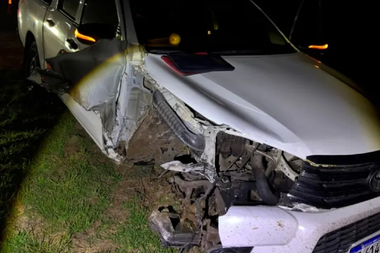 Camioneta chocó contra camión en la Ruta 14