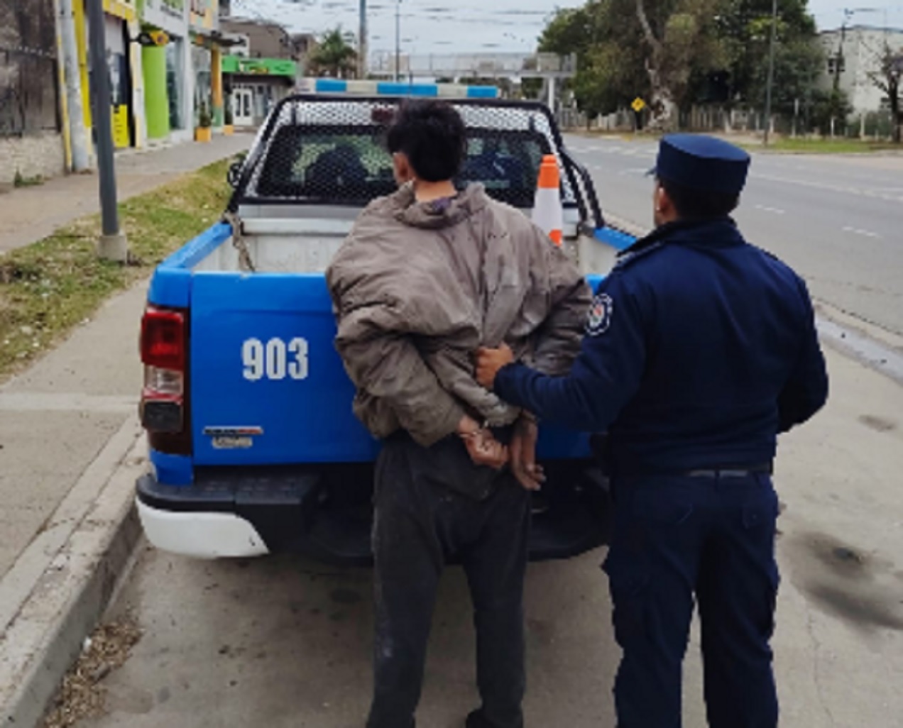 Intentó ingresar por la fuerza a un domicilio y fue detenido