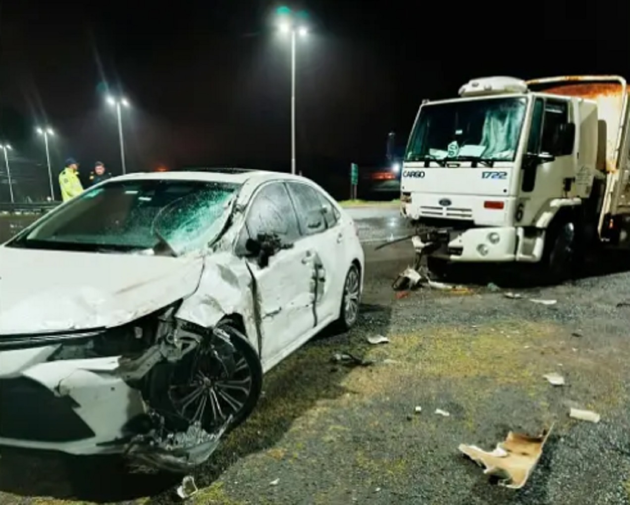 Conducía alcoholizado y chocó contra un camión estacionado