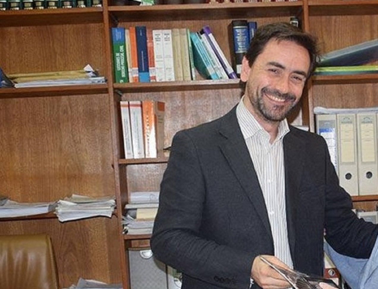 Pérez: Está chiflado, no pasa una pericia, está firmando documentación de la Provincia