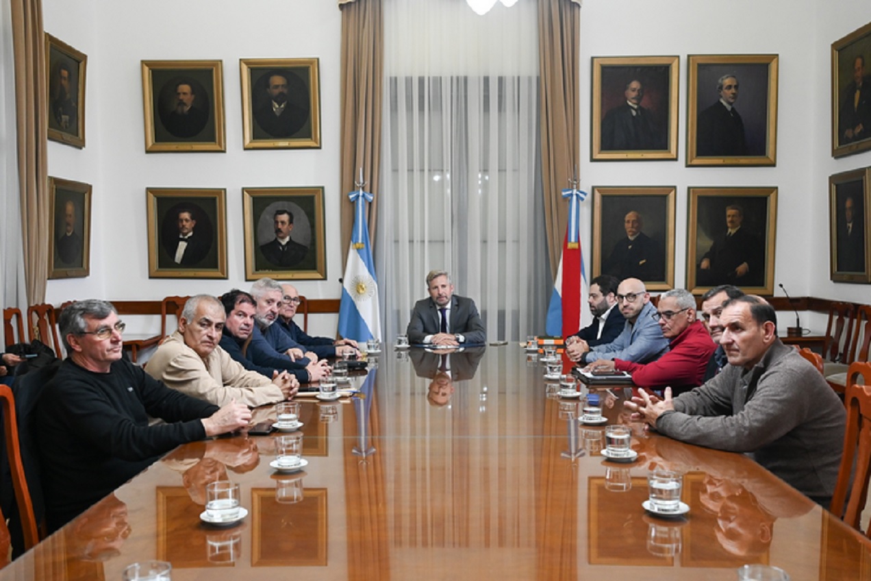 Frigerio se reunió con los gremios para analizar la crisis de Granja Tres Arroyos